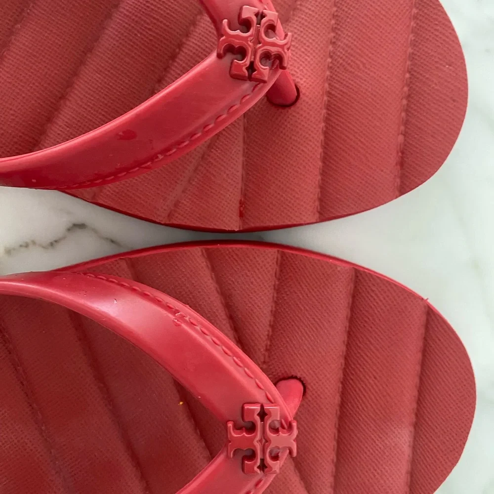 Tory Burch Kira Red Flip Flops size 8 - Picture 5 of 6